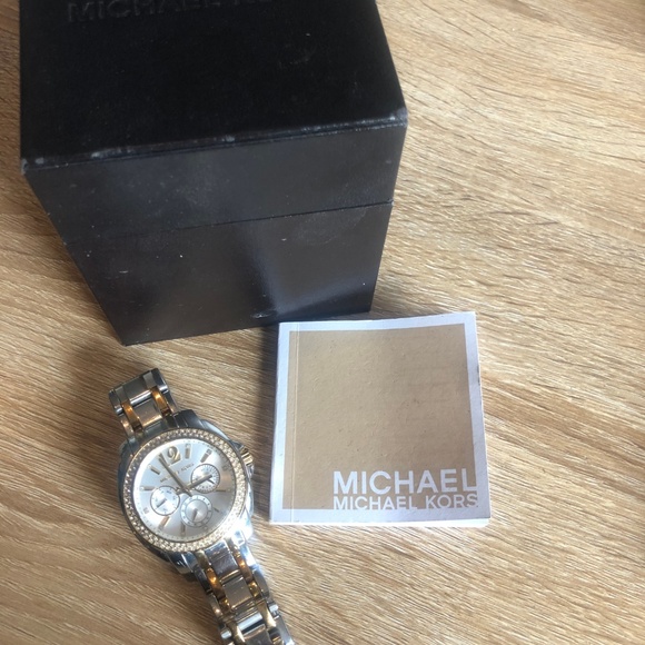 Michael Kors Watch - Picture 4 of 7